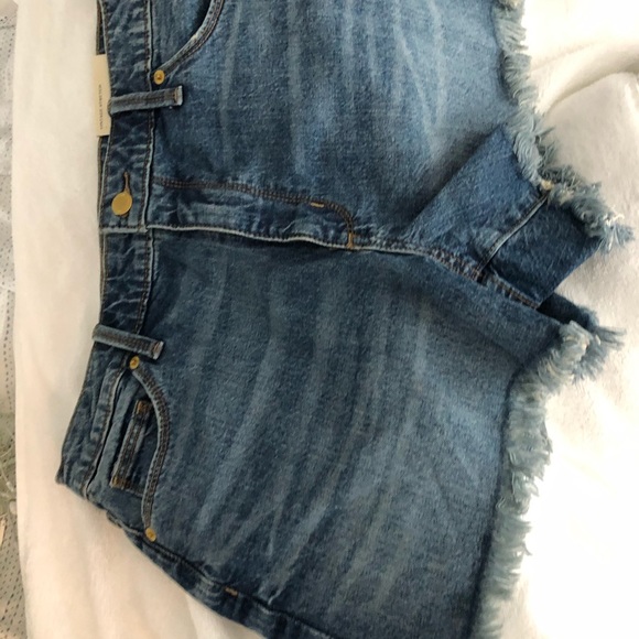 ladies NWT denim shorts. - Picture 2 of 5